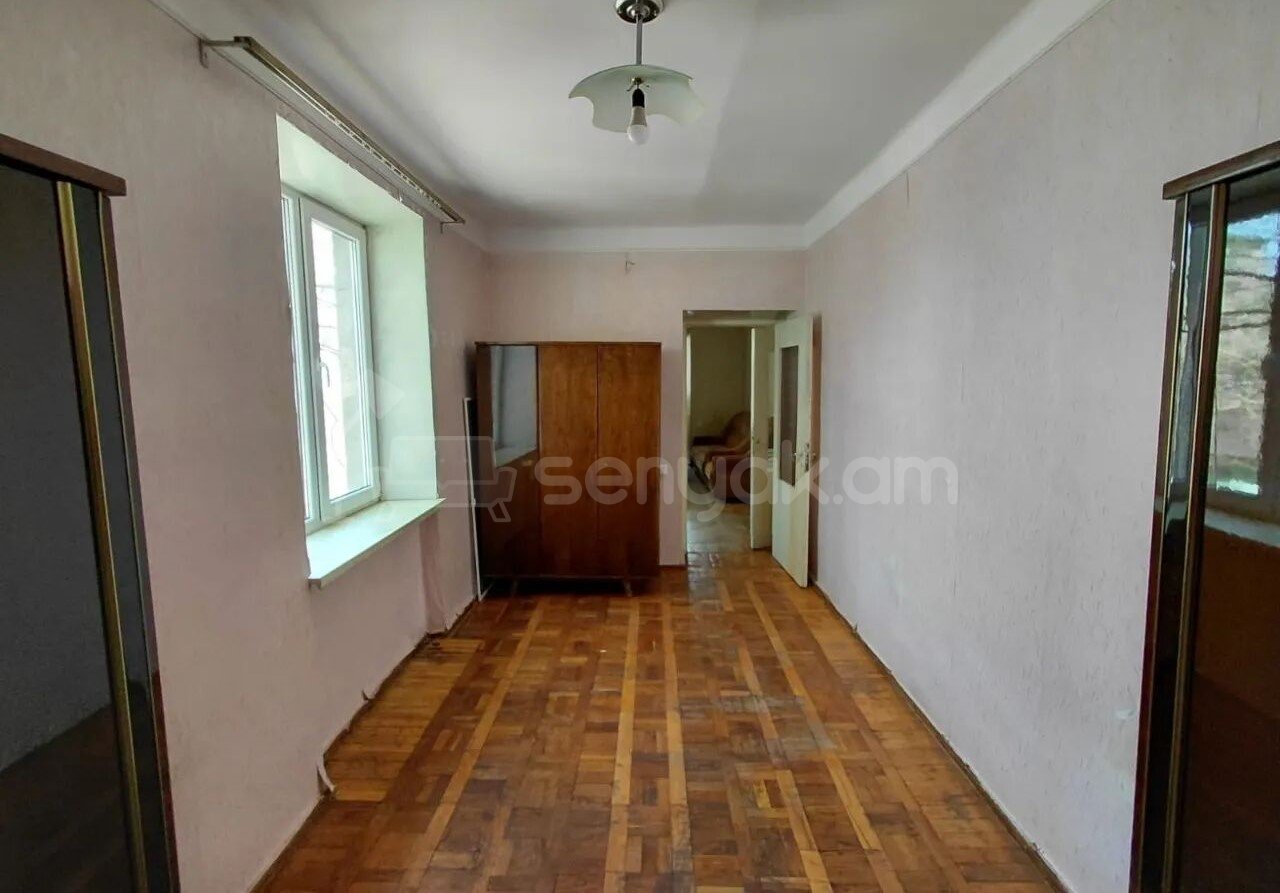2 Սենյականոց Բնակարան Քարե Շենքում, 53քմ, 2/4 հարկ, Նորմալ Վիճակում