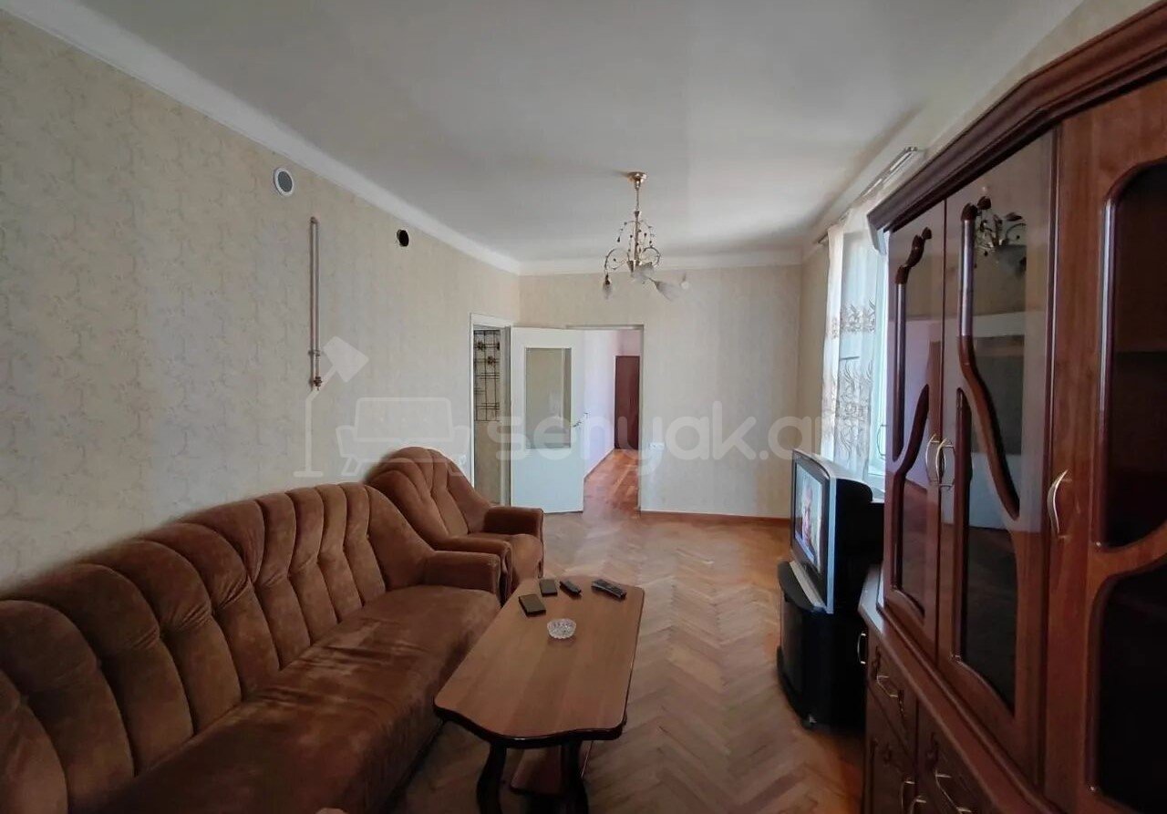 2 Սենյականոց Բնակարան Քարե Շենքում, 53քմ, 2/4 հարկ, Նորմալ Վիճակում