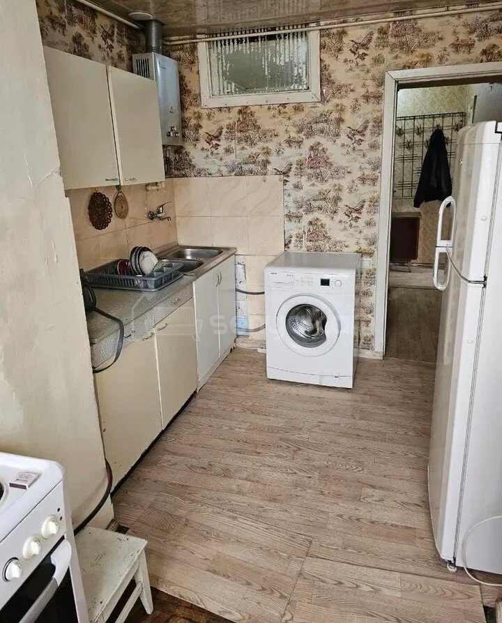 2 Սենյականոց Բնակարան Քարե Շենքում, 53քմ, 2/4 հարկ, Նորմալ Վիճակում