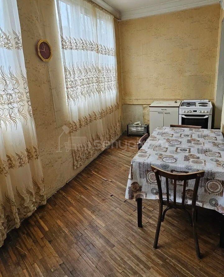 2 Սենյականոց Բնակարան Քարե Շենքում, 53քմ, 2/4 հարկ, Նորմալ Վիճակում