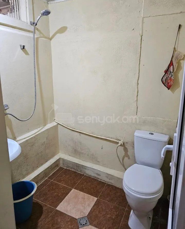 2 Սենյականոց Բնակարան Քարե Շենքում, 53քմ, 2/4 հարկ, Նորմալ Վիճակում