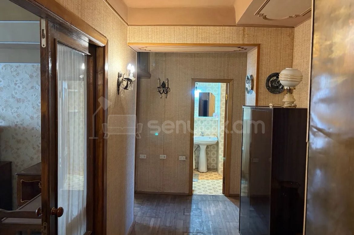 2 Սենյականոց Բնակարան, 80քմ, 3/9 հարկ, Պետական Վիճակում, Կահավորված