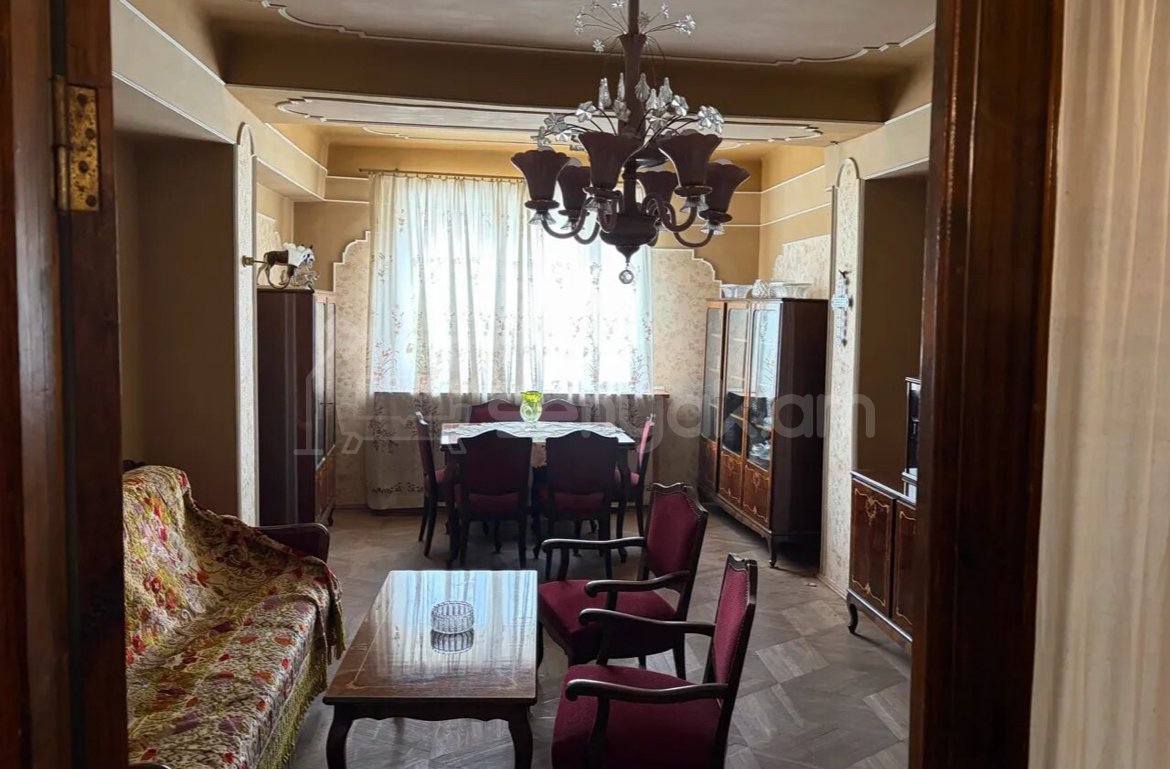 2 Սենյականոց Բնակարան, 80քմ, 3/9 հարկ, Պետական Վիճակում, Կահավորված
