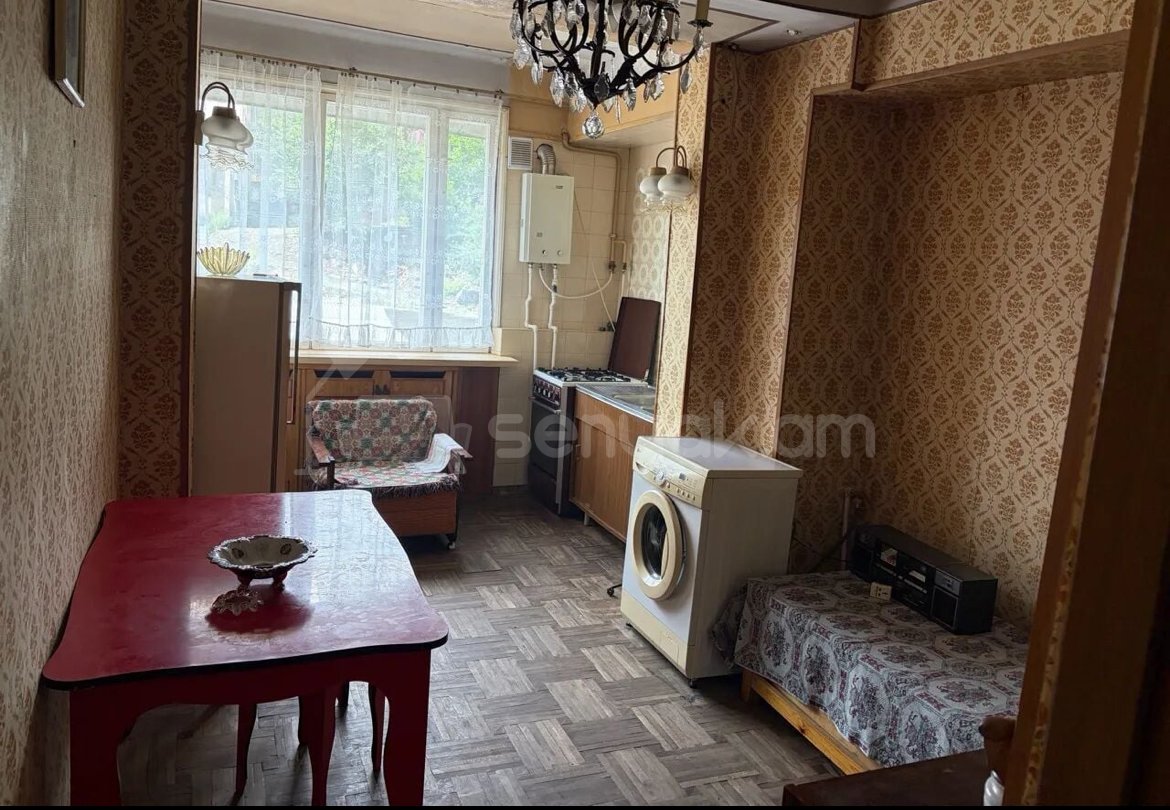 2 Սենյականոց Բնակարան, 80քմ, 3/9 հարկ, Պետական Վիճակում, Կահավորված
