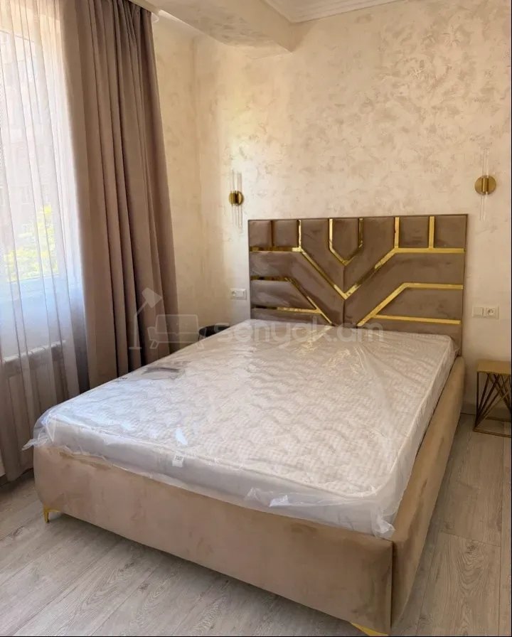 2 Սենյականոց Բնակարան Քարե Շենքում, 33քմ, 2/5 հարկ, Դիզայներական Վերանորոգված
