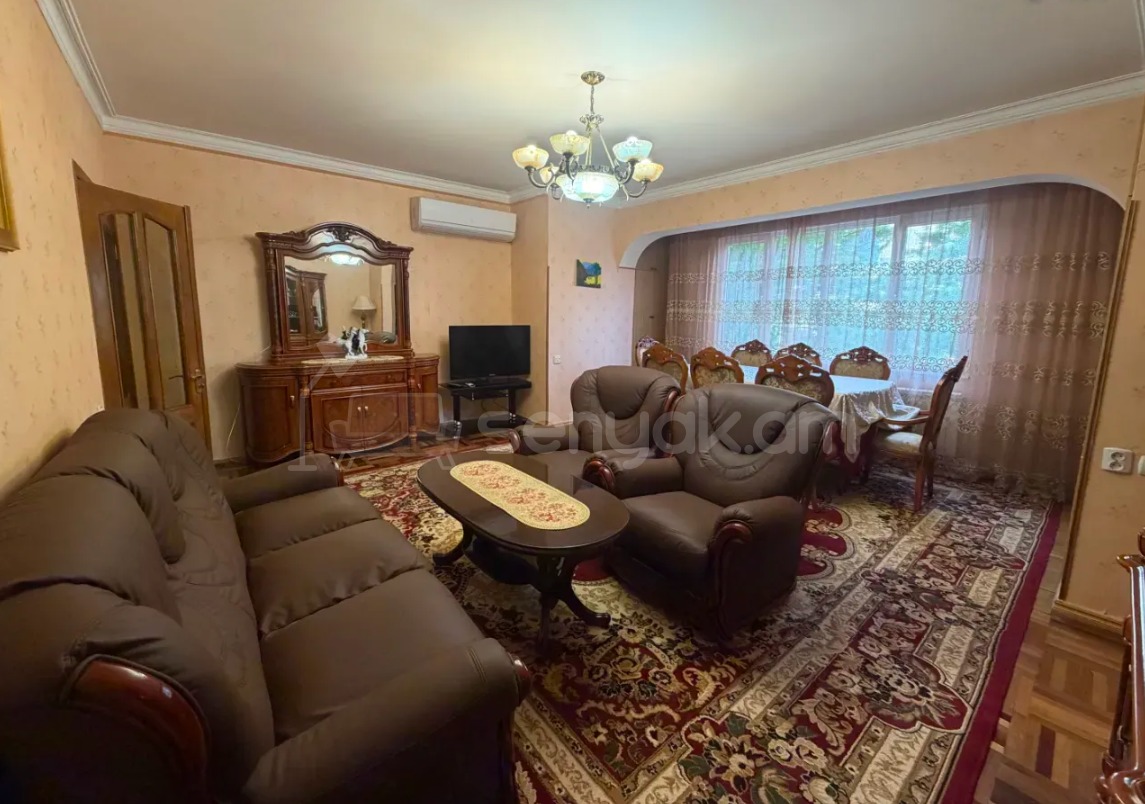 4 Սենյականոց Բնակարան Քարե Շենքում, 95քմ, 2/9 հարկ, Կապիտալ Վերանորոգված, Կահավորված