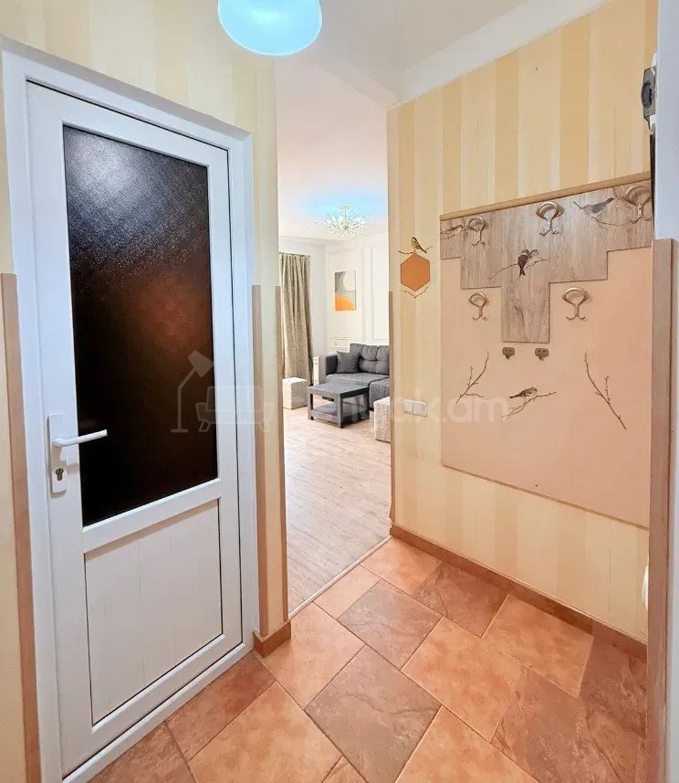 1 Սենյականոց Բնակարան Քարե Շենքում, 29քմ, 5/5 հարկ, Կապիտալ Վերանորոգված