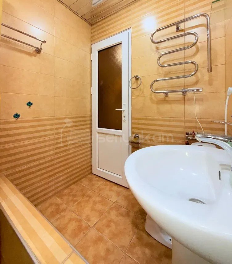 1 Սենյականոց Բնակարան Քարե Շենքում, 29քմ, 5/5 հարկ, Կապիտալ Վերանորոգված