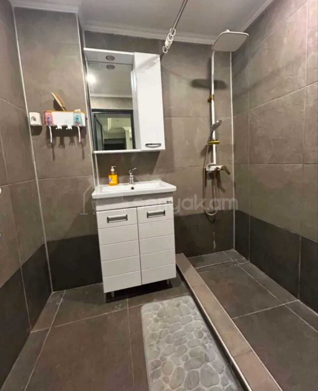 3 Սենյականոց Բնակարան, 93քմ, 2/9 հարկ, Կապիտալ Վերանորոգված