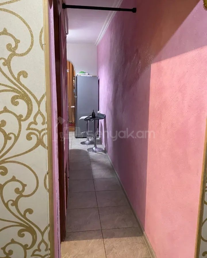 3 Սենյականոց Բնակարան Քարե Շենքում, 80քմ, 1/5 հարկ, Նորմալ Վիճակում, Կահավորված