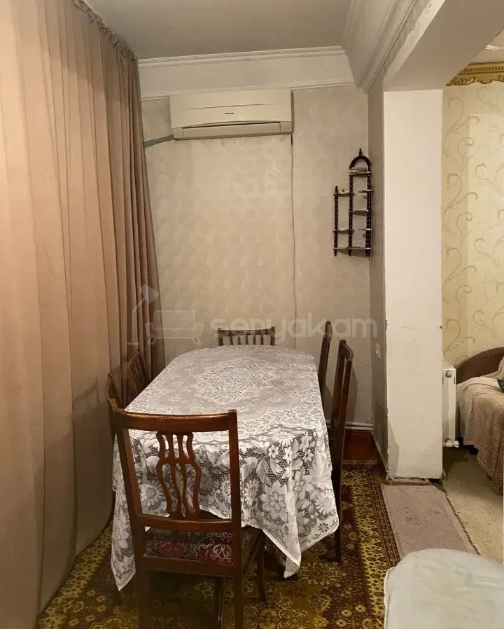 3 Սենյականոց Բնակարան Քարե Շենքում, 80քմ, 1/5 հարկ, Նորմալ Վիճակում, Կահավորված