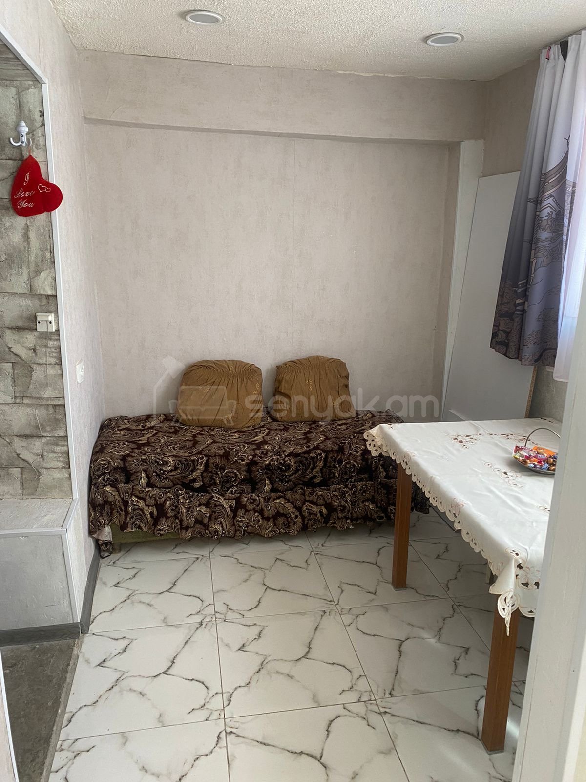 1 Սենյականոց Բնակարան Քարե Շենքում, 25քմ, 1/5 հարկ, Կոսմետիկ Վերանորոգված, Կահավորված