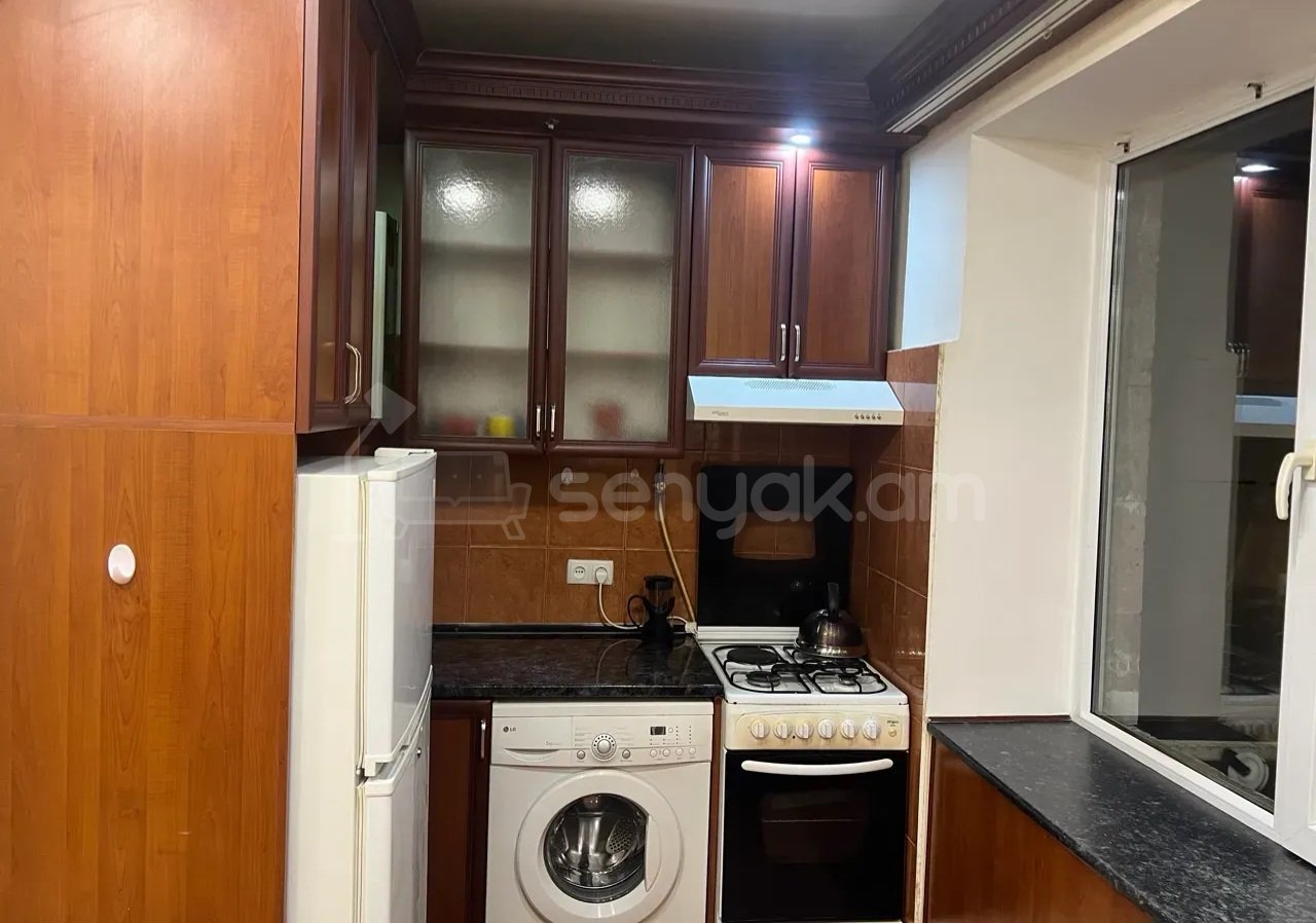 2 Սենյականոց Բնակարան Քարե Շենքում, 41քմ, 2/5 հարկ, Կապիտալ Վերանորոգված, Կահավորված