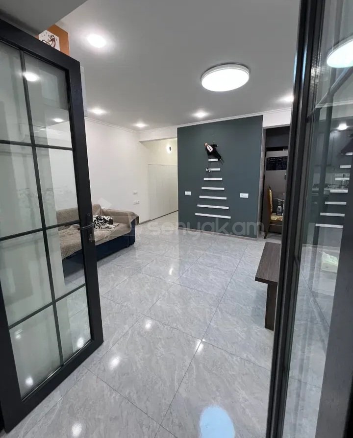 3 Սենյականոց Բնակարան Քարե Շենքում, 49քմ, 3/4 հարկ, Կապիտալ Վերանորոգված, Կահավորված