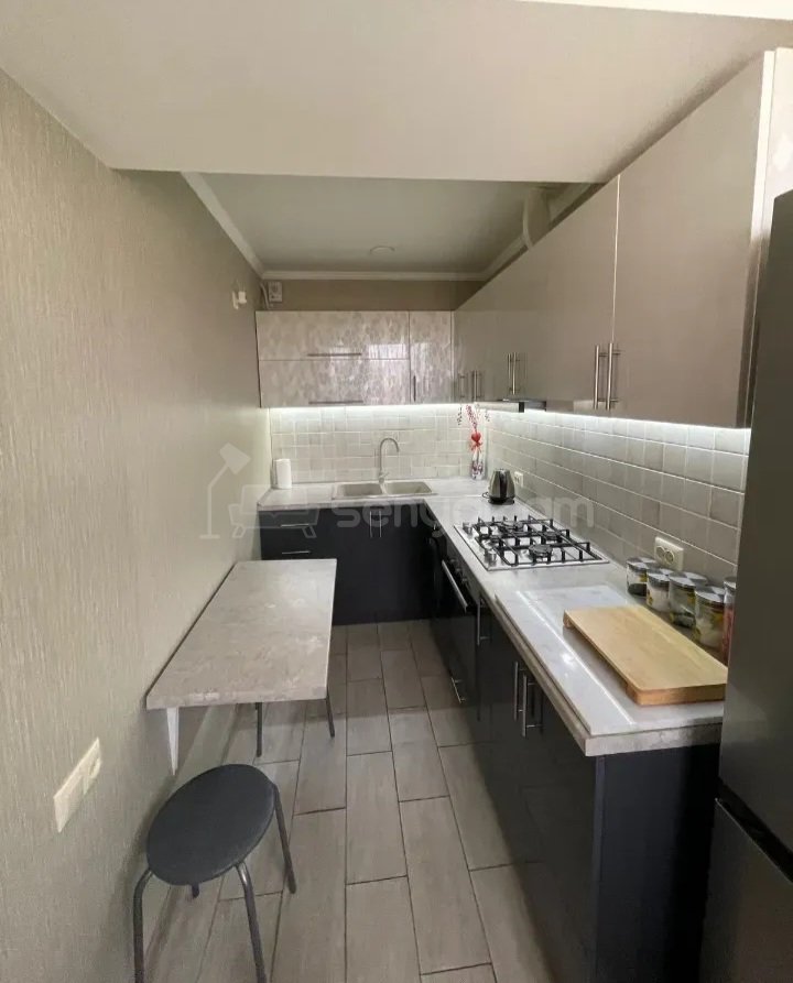 2 Սենյականոց Բնակարան Քարե Շենքում, 58քմ, 3/5 հարկ, Կապիտալ Վերանորոգված, Կահավորված