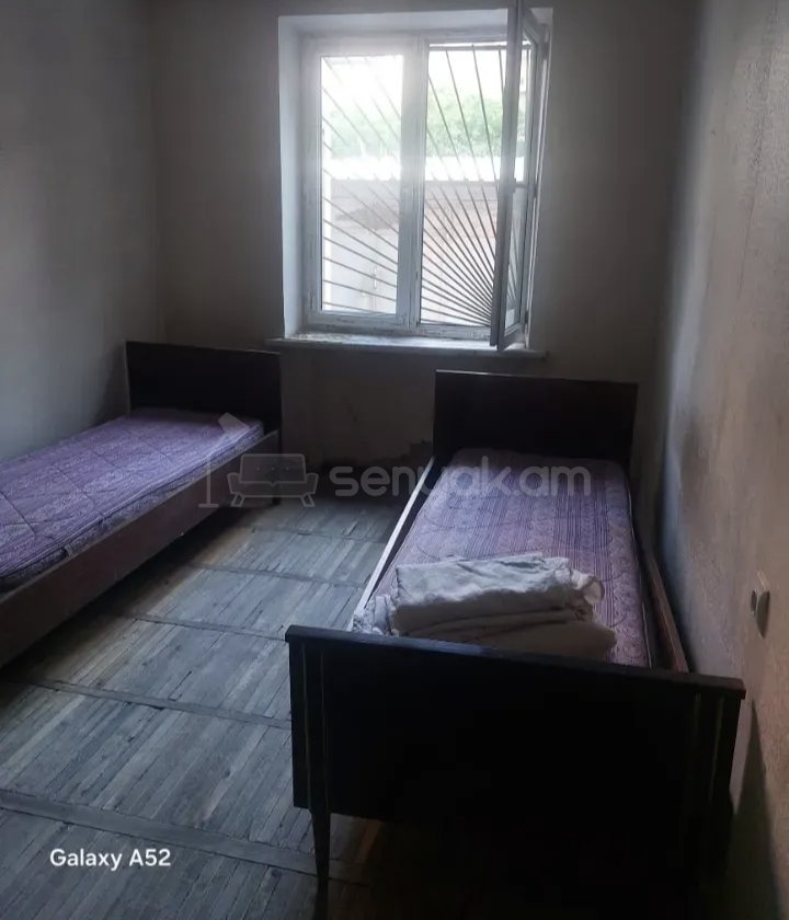 2 Սենյականոց Բնակարան Քարե Շենքում, 45քմ, 3/5 հարկ, Նորմալ Վիճակում, Կահավորված