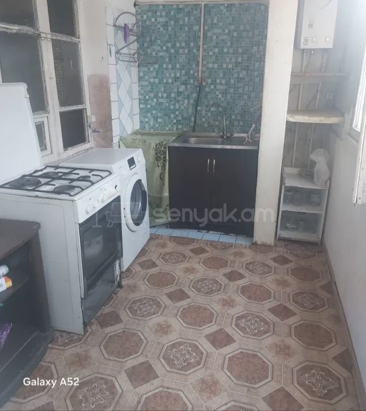 2 Սենյականոց Բնակարան Քարե Շենքում, 45քմ, 3/5 հարկ, Նորմալ Վիճակում, Կահավորված
