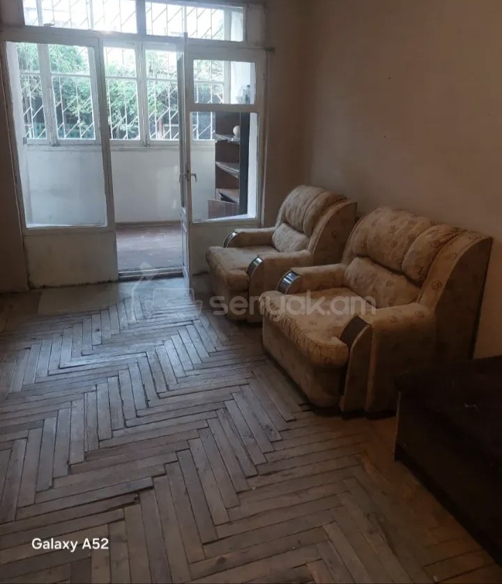 2 Սենյականոց Բնակարան Քարե Շենքում, 45քմ, 3/5 հարկ, Նորմալ Վիճակում, Կահավորված