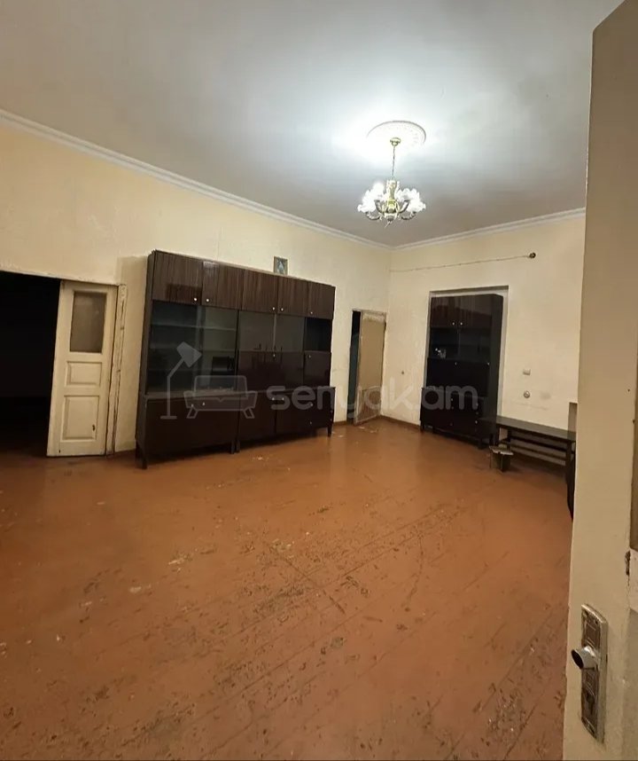 3 Սենյականոց Բնակարան Քարե Շենքում, 60քմ, 3/5 հարկ, Նորմալ Վիճակում, Կահավորված