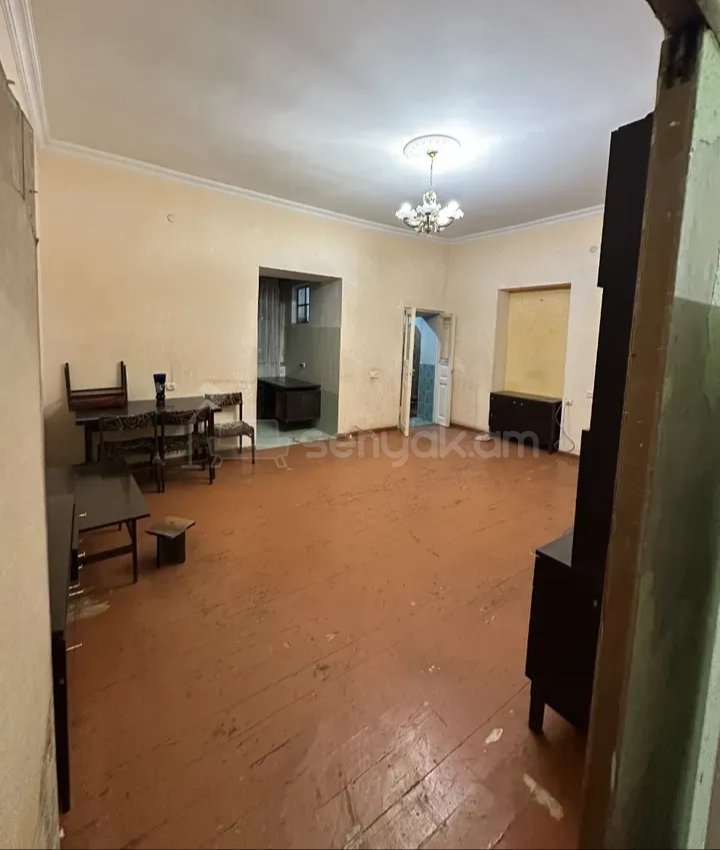 3 Սենյականոց Բնակարան Քարե Շենքում, 60քմ, 3/5 հարկ, Նորմալ Վիճակում, Կահավորված