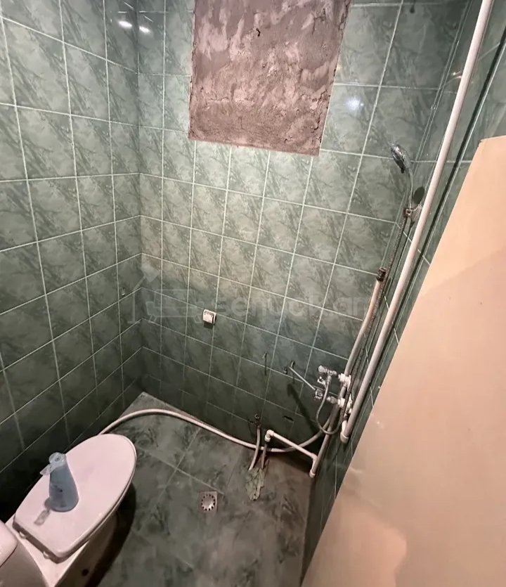 3 Սենյականոց Բնակարան Քարե Շենքում, 60քմ, 3/5 հարկ, Նորմալ Վիճակում, Կահավորված