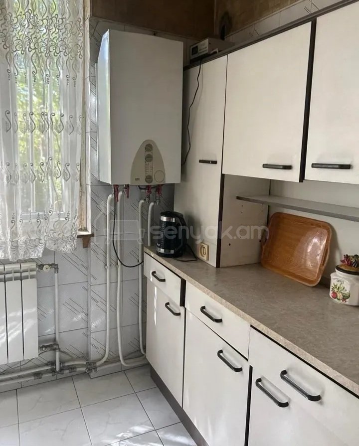 1 Սենյականոց Բնակարան Քարե Շենքում, 53քմ, 1/4 հարկ, Կապիտալ Վերանորոգված, Կահավորված