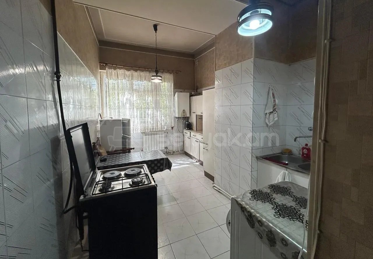 1 Սենյականոց Բնակարան Քարե Շենքում, 53քմ, 1/4 հարկ, Կապիտալ Վերանորոգված, Կահավորված