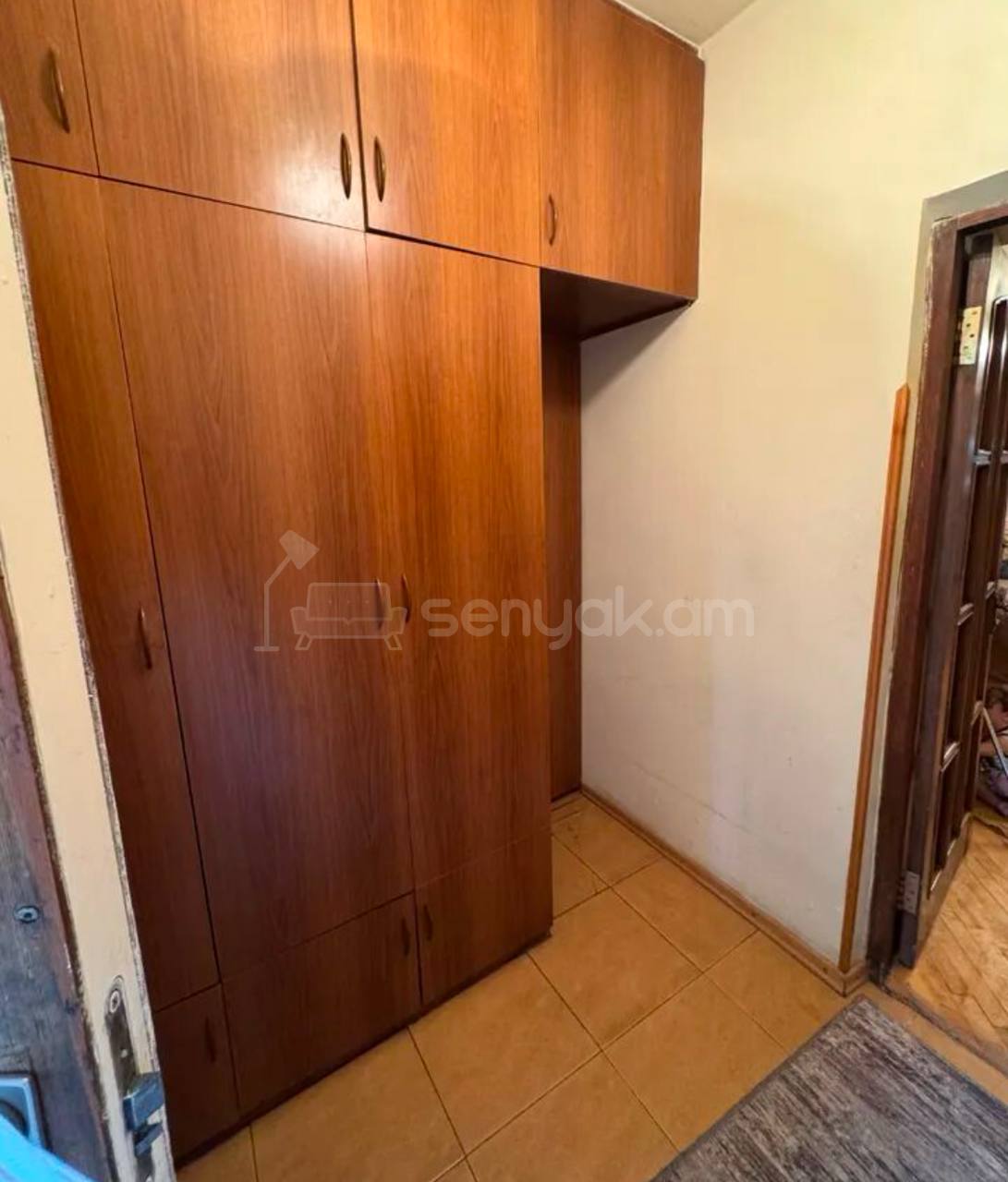 1 Սենյականոց Բնակարան Քարե Շենքում, 40քմ, 5/5 հարկ, Կոսմետիկ Վերանորոգված