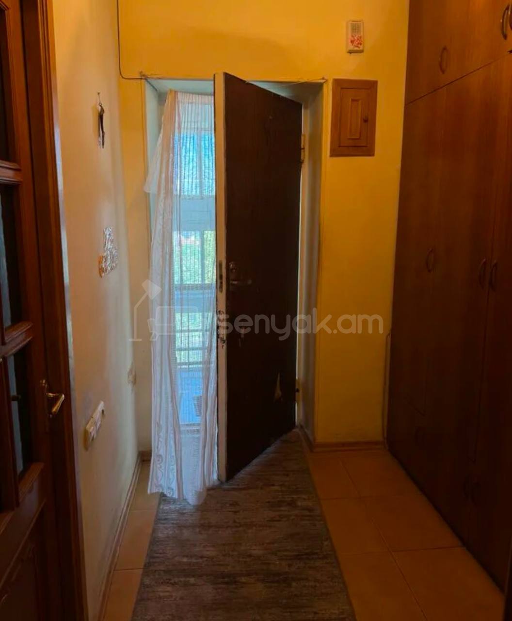 1 Սենյականոց Բնակարան Քարե Շենքում, 40քմ, 5/5 հարկ, Կոսմետիկ Վերանորոգված