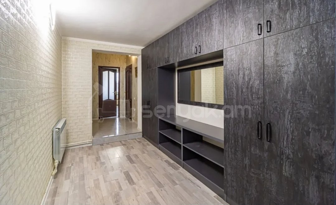 4 Սենյականոց Բնակարան, 108քմ, 2/5 հարկ, Կապիտալ Վերանորոգված
