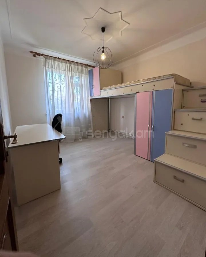 4 Սենյականոց Բնակարան Քարե Շենքում, 100քմ, 3/7 հարկ, Կապիտալ Վերանորոգված, Կահավորված