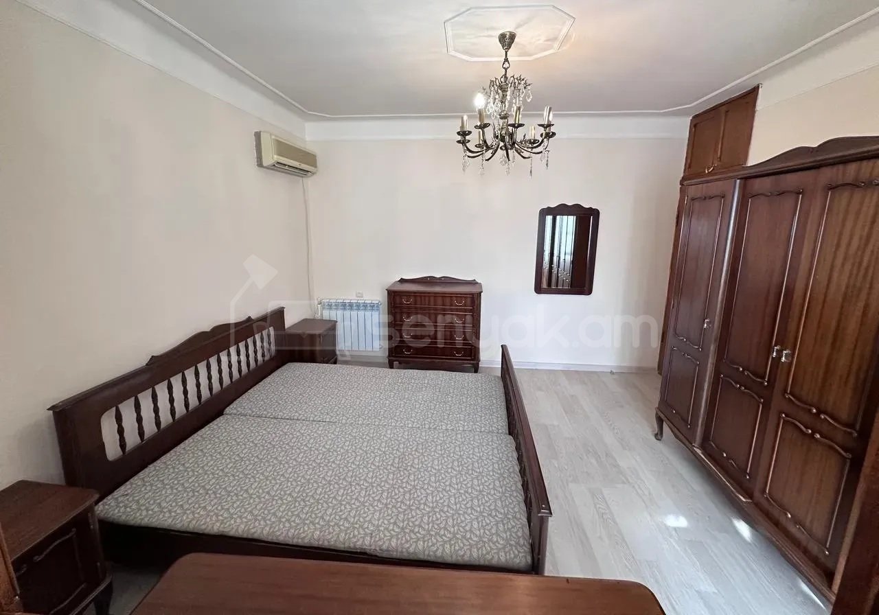 4 Սենյականոց Բնակարան Քարե Շենքում, 100քմ, 3/7 հարկ, Կապիտալ Վերանորոգված, Կահավորված