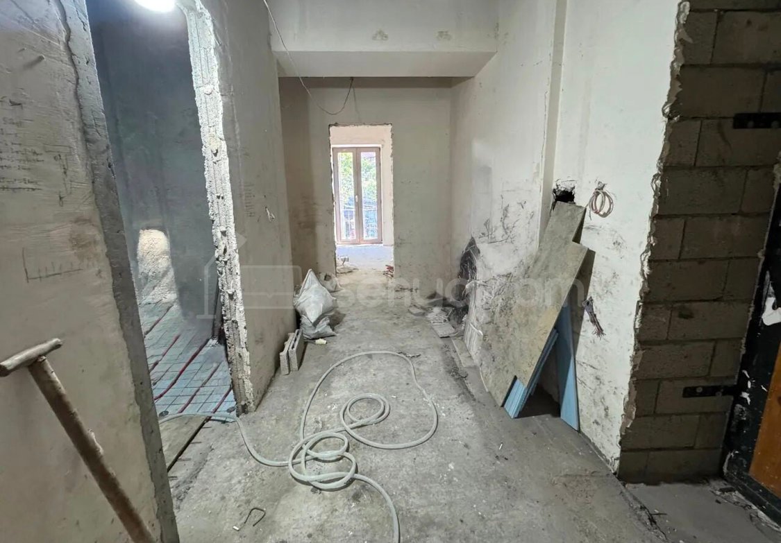 3 Սենյականոց Բնակարան Քարե Շենքում, 71քմ, 2/4 հարկ, Զրոյական Վիճակում