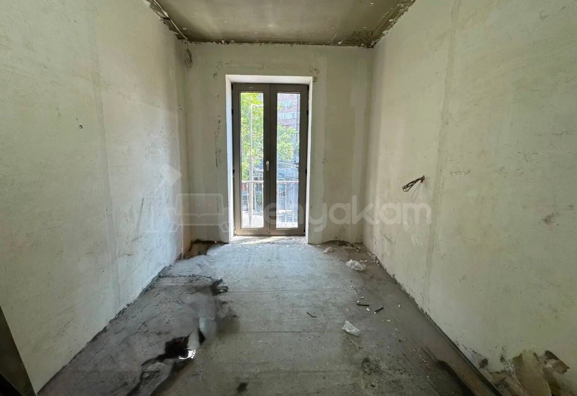3 Սենյականոց Բնակարան Քարե Շենքում, 71քմ, 2/4 հարկ, Զրոյական Վիճակում