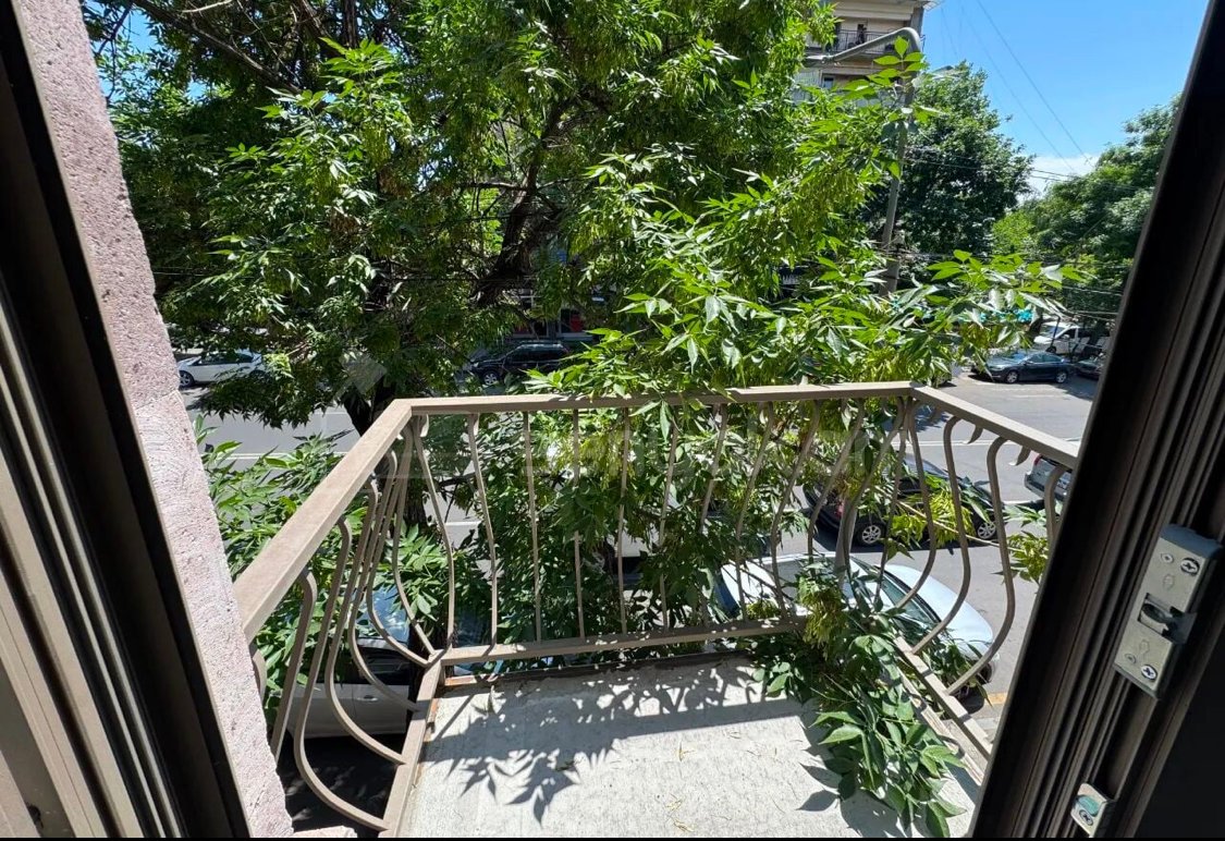3 Սենյականոց Բնակարան Քարե Շենքում, 71քմ, 2/4 հարկ, Զրոյական Վիճակում