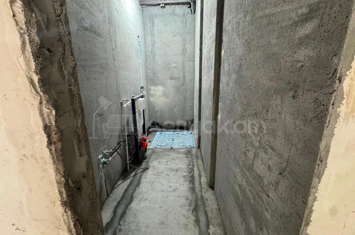 3 Սենյականոց Բնակարան Քարե Շենքում, 71քմ, 2/4 հարկ, Զրոյական Վիճակում