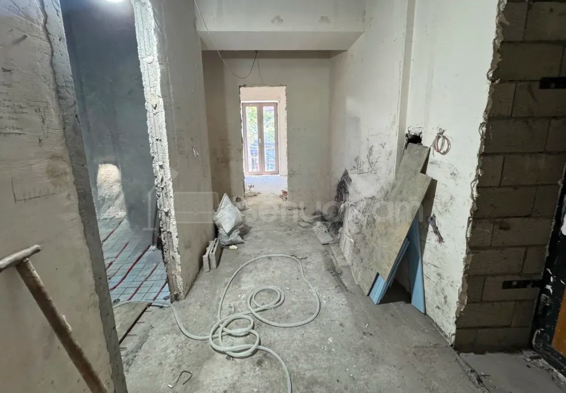 3 Սենյականոց Բնակարան Քարե Շենքում, 71քմ, 2/4 հարկ, Զրոյական Վիճակում