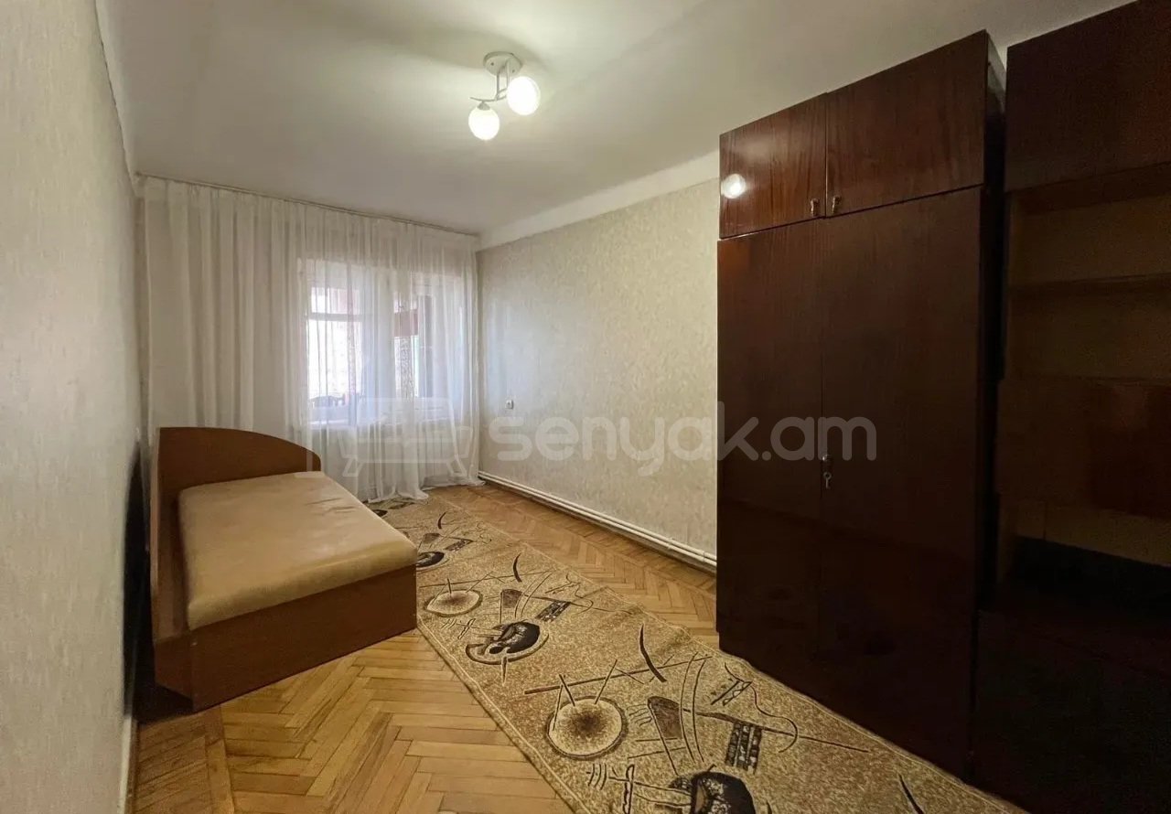 3 Սենյականոց Բնակարան Քարե Շենքում, 77քմ, 5/5 հարկ, Կապիտալ Վերանորոգված, Կահավորված
