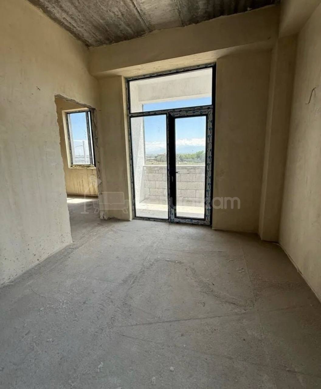 3 Սենյականոց Բնակարան, 70քմ, 2/4 հարկ, Զրոյական Վիճակում