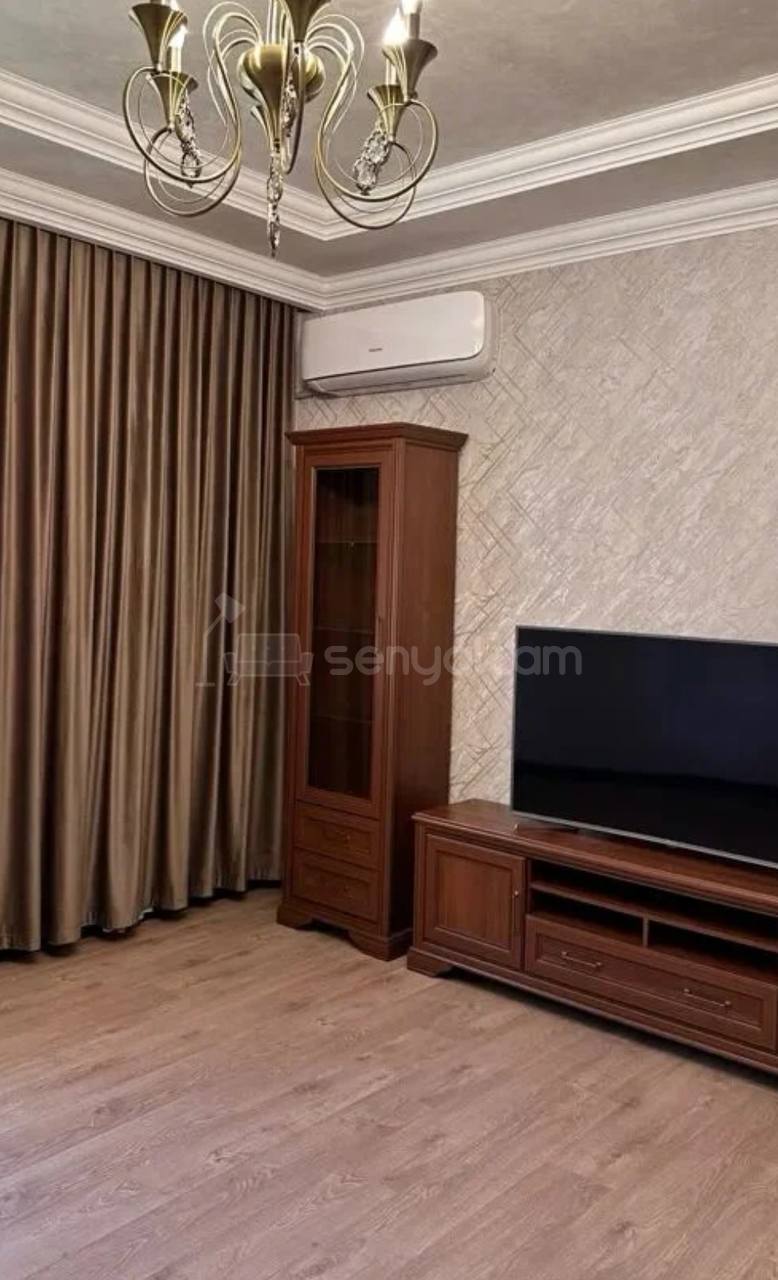 4 Սենյականոց Բնակարան Քարե Շենքում, 100քմ, 2/3 հարկ, Կապիտալ Վերանորոգված, Կահավորված