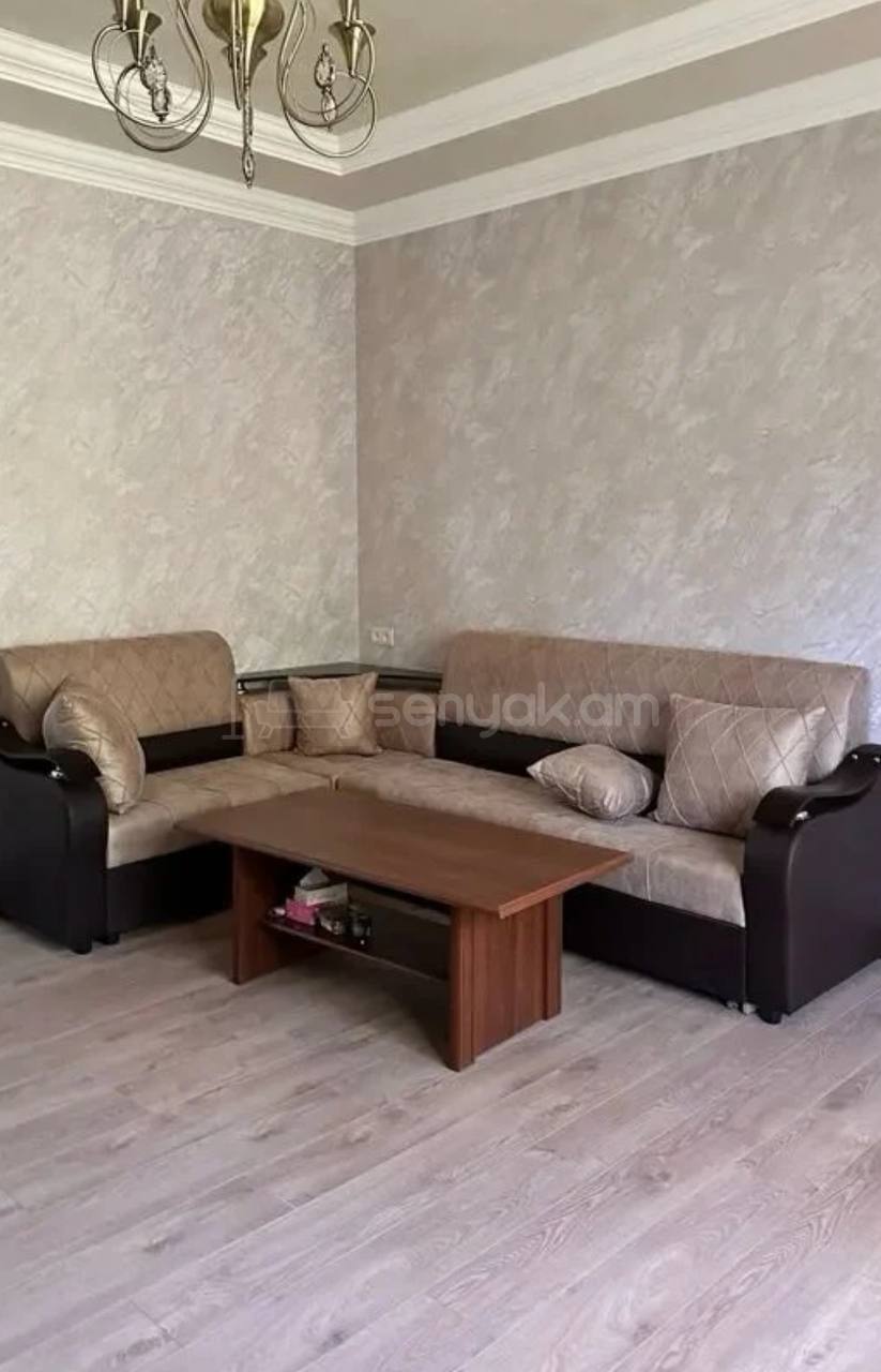 4 Սենյականոց Բնակարան Քարե Շենքում, 100քմ, 2/3 հարկ, Կապիտալ Վերանորոգված, Կահավորված