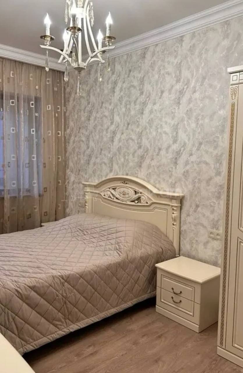 4 Սենյականոց Բնակարան Քարե Շենքում, 100քմ, 2/3 հարկ, Կապիտալ Վերանորոգված, Կահավորված