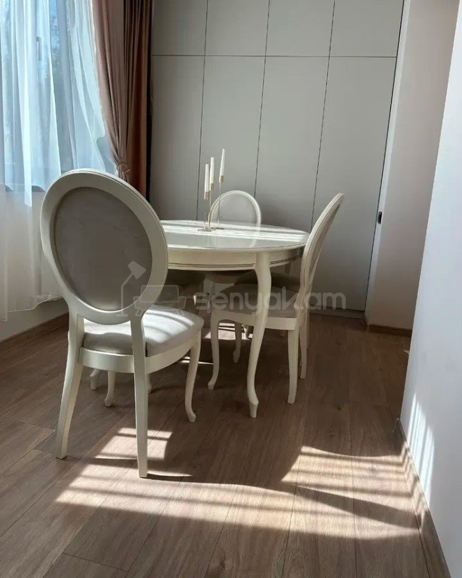 3 Սենյականոց Բնակարան Քարե Շենքում, 75քմ, 3/4 հարկ, Դիզայներական Վերանորոգված