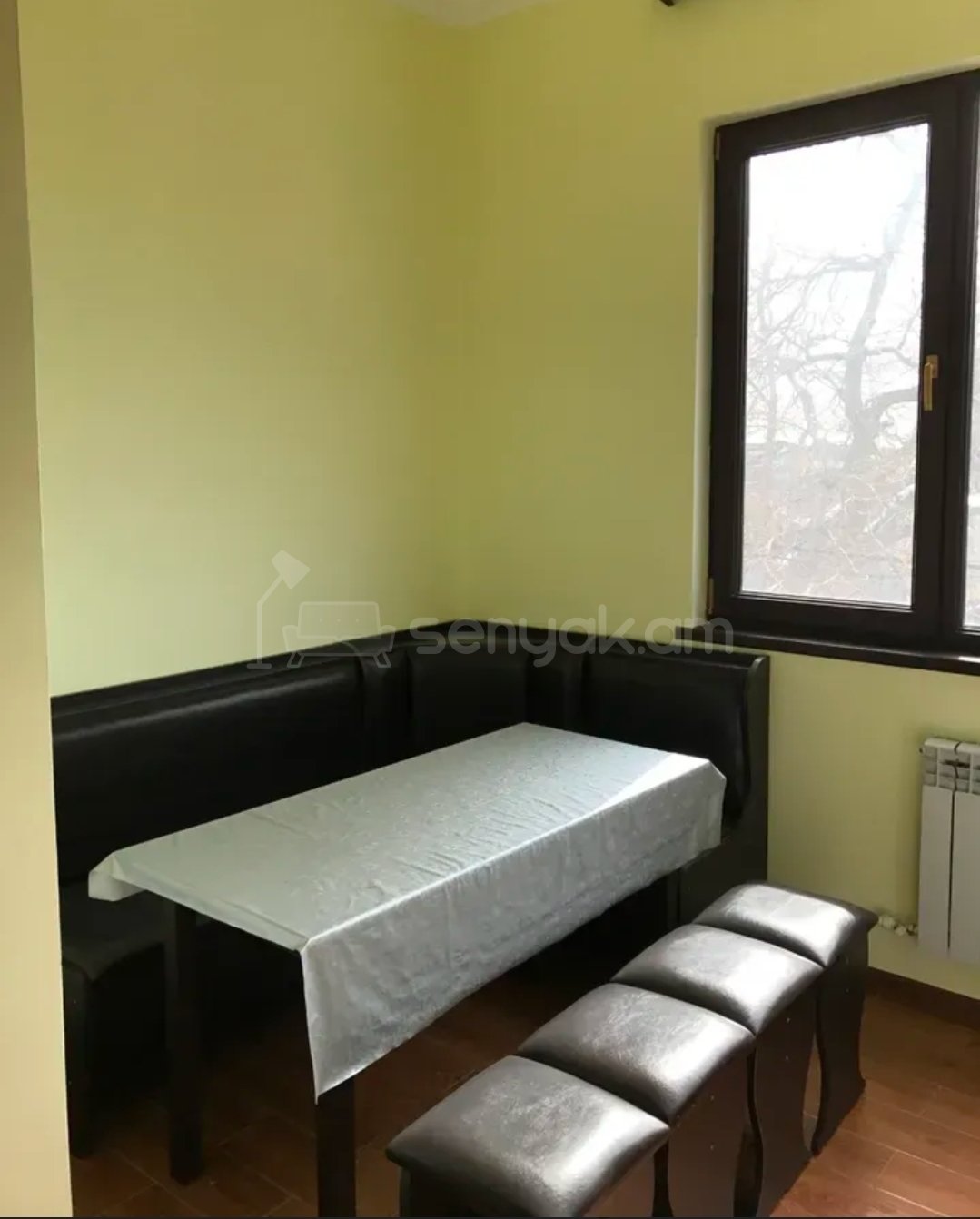3 Սենյականոց Բնակարան Քարե Շենքում, 100քմ, 2/5 հարկ, Կապիտալ Վերանորոգված, Կահավորված, Արևկող