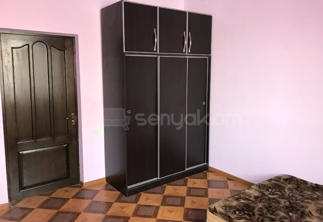 3 Սենյականոց Բնակարան Քարե Շենքում, 100քմ, 2/5 հարկ, Կապիտալ Վերանորոգված, Կահավորված, Արևկող