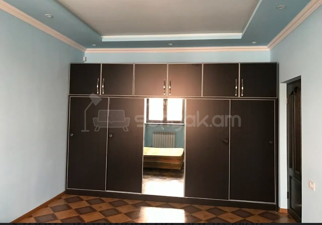 3 Սենյականոց Բնակարան Քարե Շենքում, 100քմ, 2/5 հարկ, Կապիտալ Վերանորոգված, Կահավորված, Արևկող