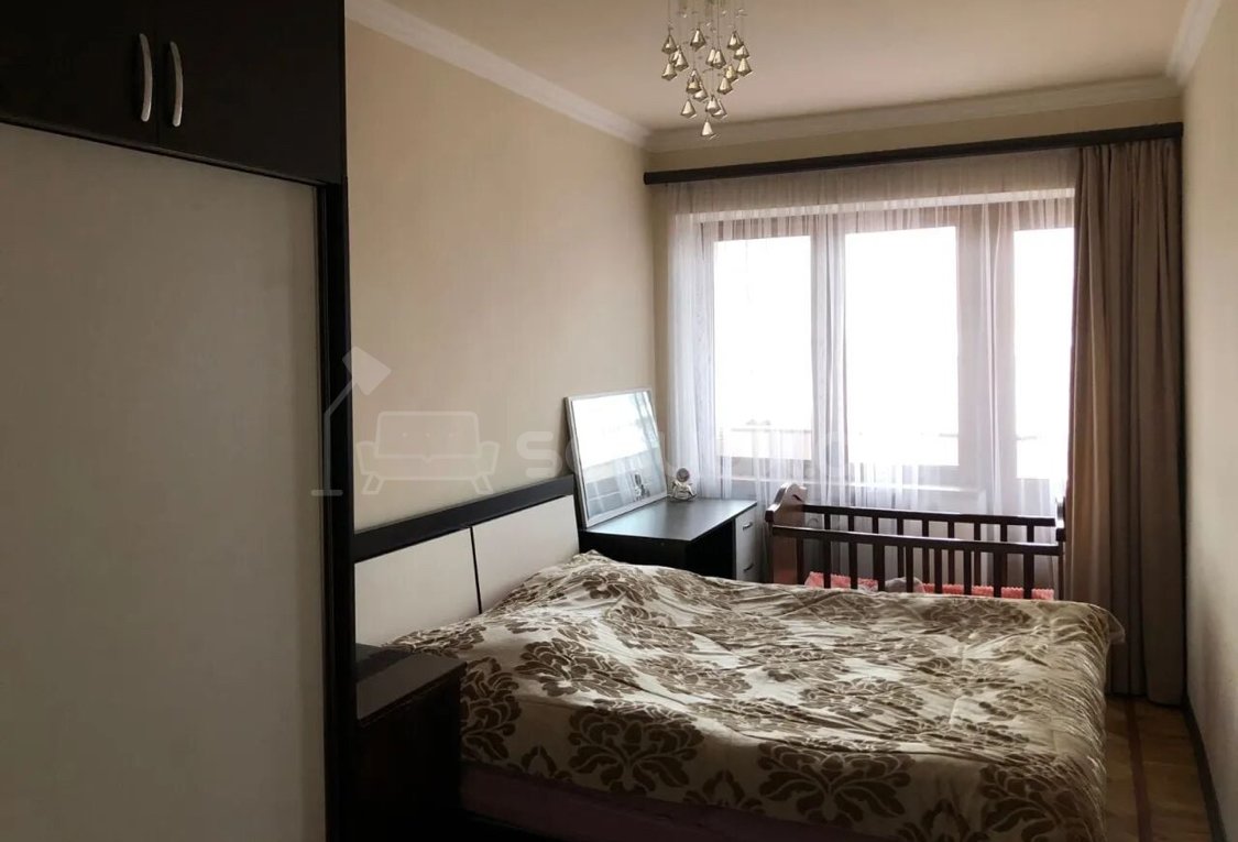 4 Սենյականոց Բնակարան Քարե Շենքում, 100քմ, 5/5 հարկ, Կապիտալ Վերանորոգված