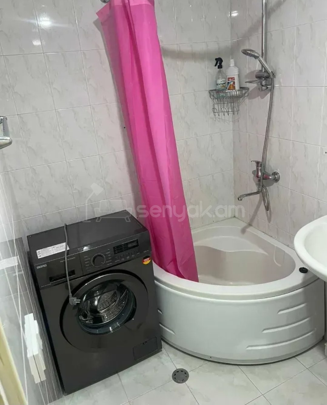 3 Սենյականոց Բնակարան Քարե Շենքում, 77քմ, 5/5 հարկ, Նորմալ Վիճակում, Կահավորված, Արևկող