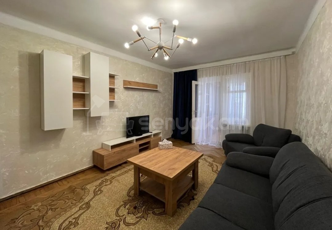 3 Սենյականոց Բնակարան Քարե Շենքում, 77քմ, 5/5 հարկ, Նորմալ Վիճակում, Կահավորված, Արևկող