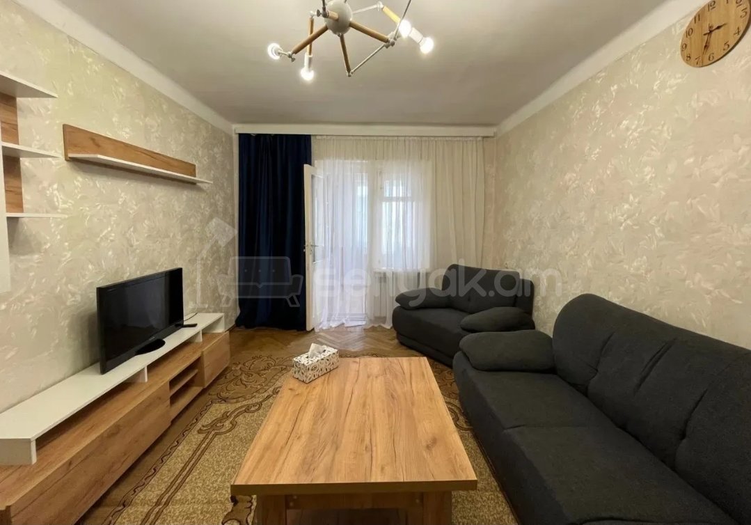3 Սենյականոց Բնակարան Քարե Շենքում, 77քմ, 5/5 հարկ, Նորմալ Վիճակում, Կահավորված, Արևկող